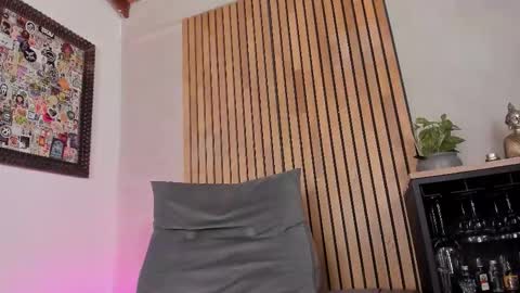 Sofia independent model online show from March 21, 11:37 am