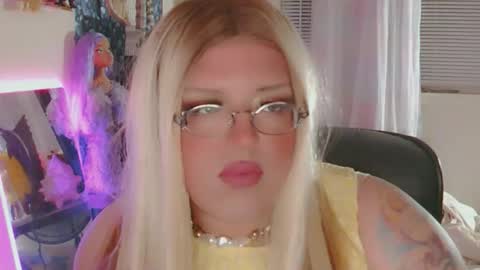 honeylavender777 online show from June 6, 6:51 am