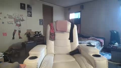 Heather Lovelace online show from December 5, 9:00 pm