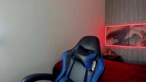 HONEY LUXE online show from February 3, 6:40 am