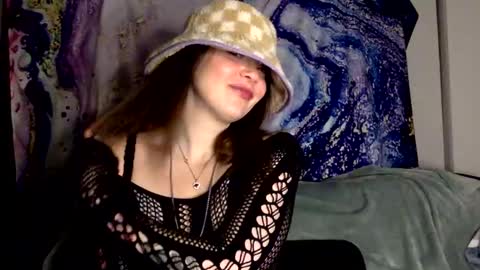 Snapshot of honeymagicxo chatting on March 3, 1:42 am honeymagicxo online show from March 3, 1:42 am