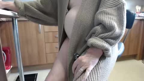 honeymaster290 online show from May 11, 5:57 am