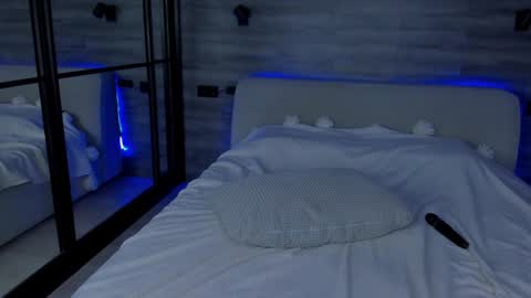 Lily and Michael online show from December 6, 9:57 pm