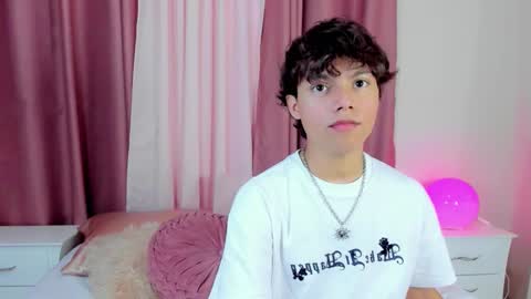 honeymoon_sariel online show from December 18, 8:15 pm