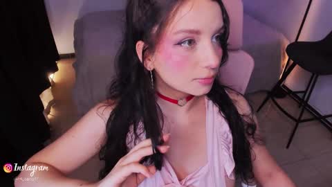 Snapshot of honeymoontea chatting on March 25, 1:44 am online show from March 25, 1:44 am