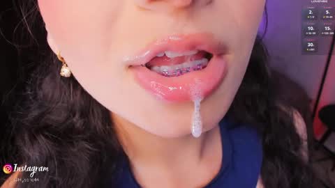Snapshot of honeymoontea chatting on March 31, 1:18 am online show from March 31, 1:18 am