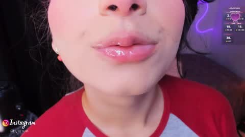 Snapshot of honeymoontea chatting on April 15, 9:48 pm online show from April 15, 9:48 pm