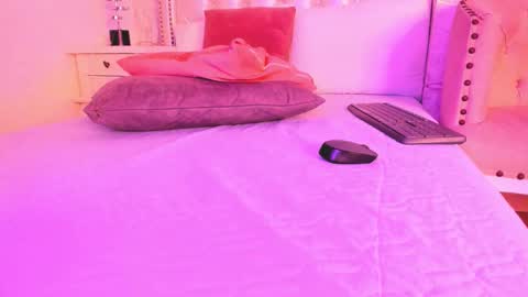 Snapshot of honeysummer_ chatting on March 11, 3:56 am Honey online show from March 11, 3:56 am