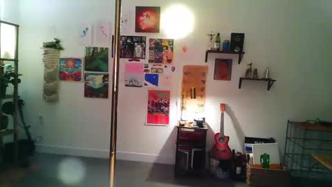 Snapshot of honeythebabe chatting on December 2, 8:52 am honeythebabe online show from December 2, 8:52 am