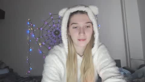 honeyveil online show from November 22, 1:21 pm