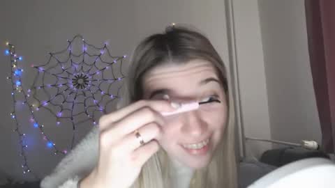 honeyveil online show from November 26, 10:05 am