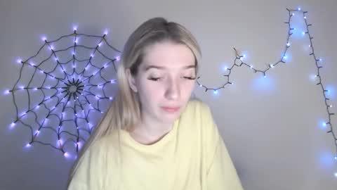 honeyveil online show from December 2, 1:05 pm