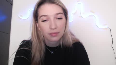 honeyveil online show from March 12, 11:16 am