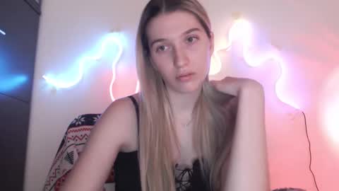 honeyveil online show from March 25, 2:34 pm