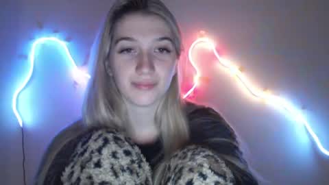 honeyveil online show from May 10, 8:25 pm