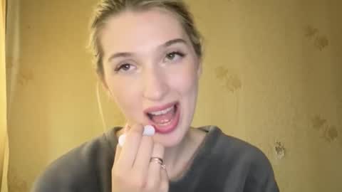 honeyveil online show from May 18, 1:17 pm