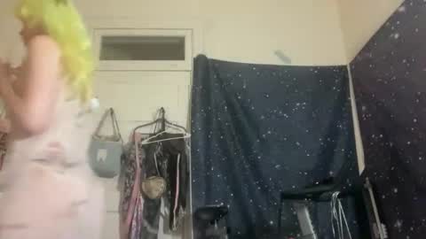 Snapshot of honeyxlimbed chatting on February 3, 6:40 am Emi Rose online show from February 3, 6:40 am