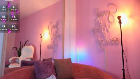 Snapshot of honeyymoonn_ chatting on September 29, 7:40 pm Honey Moon Help me to reach 100 thumbs up online show from September 29, 7:40 pm