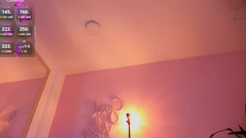 Snapshot of honeyymoonn_ chatting on October 10, 7:46 pm Honey Moon Help me to reach 100 thumbs up online show from October 10, 7:46 pm