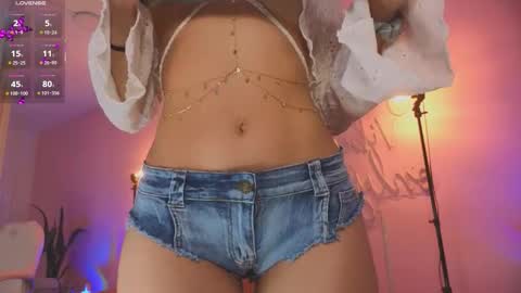 Snapshot of honeyymoonn_ chatting on October 16, 7:48 pm Honey Moon Help me to reach 100 thumbs up online show from October 16, 7:48 pm