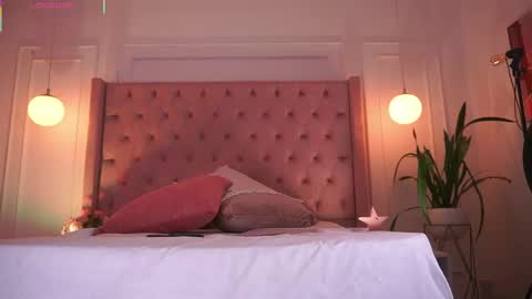 Snapshot of honeyymoonn_ chatting on May 12, 7:44 pm Honey Moon Help me to reach 100 thumbs up online show from May 12, 7:44 pm