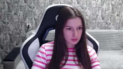Nancy online show from December 3, 1:54 pm