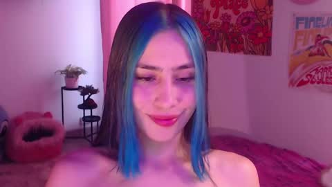 Snapshot of honeyypeaach chatting on December 6, 8:18 pm online show from December 6, 8:18 pm