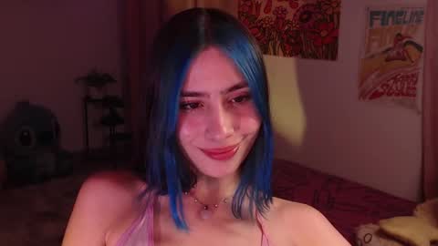 Snapshot of honeyypeaach chatting on December 13, 11:06 pm online show from December 13, 11:06 pm