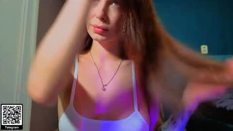 the perfectgirl online show from March 15, 6:25 pm