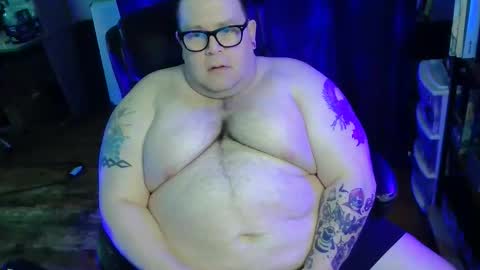 Snapshot of hoosierdaddyxl chatting on April 8, 4:40 pm Sir online show from April 8, 4:40 pm