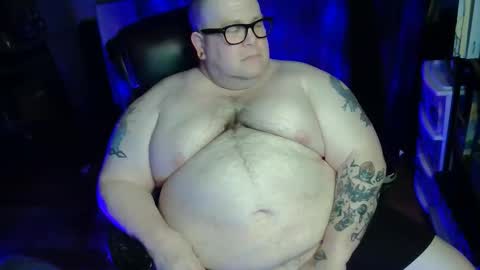 Snapshot of hoosierdaddyxl chatting on April 13, 3:23 am Sir online show from April 13, 3:23 am