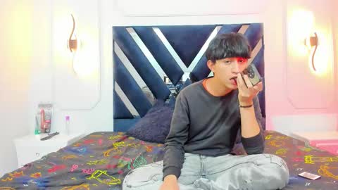 hoot_booys_ online show from November 17, 3:23 am