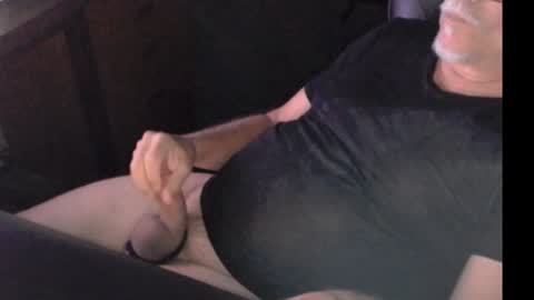 Snapshot of horndawgy chatting on December 24, 12:33 am horndawgy online show from December 24, 12:33 am