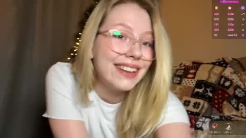 Snapshot of horney_audrey chatting on December 8, 11:29 pm Audrey online show from December 8, 11:29 pm