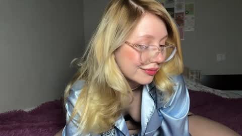 Snapshot of horney_audrey chatting on January 8, 2:03 am Audrey online show from January 8, 2:03 am