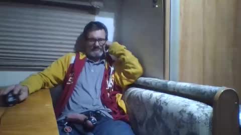 Snapshot of horneyjoe48 chatting on November 25, 5:18 am joey online show from November 25, 5:18 am