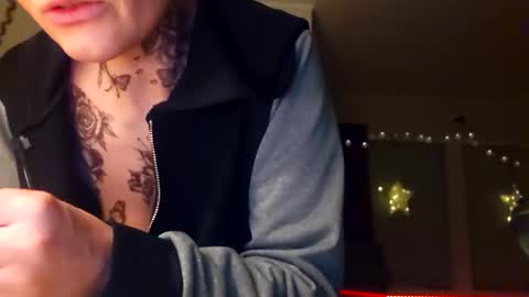 Snapshot of horneymomnextdoor chatting on April 1, 12:11 am horneymomnextdoor online show from April 1, 12:11 am