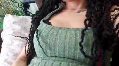 Snapshot of horneymomnextdoor chatting on April 4, 12:13 pm horneymomnextdoor online show from April 4, 12:13 pm