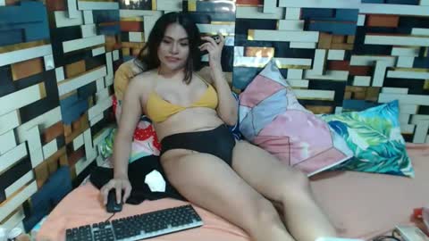 Snapshot of horniestleah chatting on March 6, 7:21 pm horniestleah online show from March 6, 7:21 pm