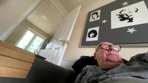 Snapshot of horny_147 chatting on April 15, 9:49 am Cum suck Me off online show from April 15, 9:49 am