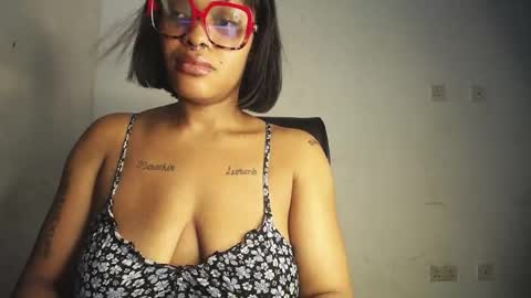 horny_ebonygirl_ online show from May 7, 7:03 am
