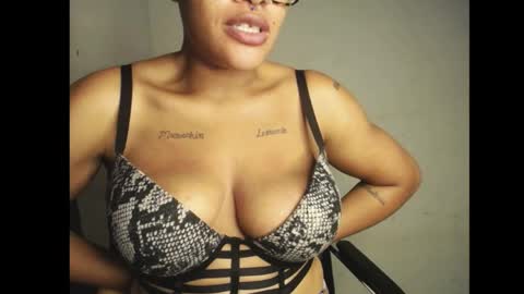 horny_ebonygirl_ online show from May 15, 7:43 pm