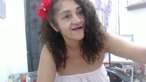Snapshot of horny_mommy17 chatting on December 27, 3:15 pm armina online show from December 27, 3:15 pm