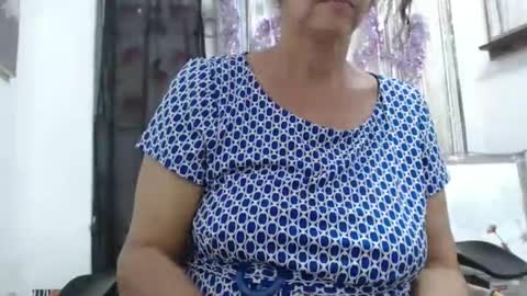 Snapshot of horny_mommy17 chatting on December 27, 7:57 pm armina online show from December 27, 7:57 pm