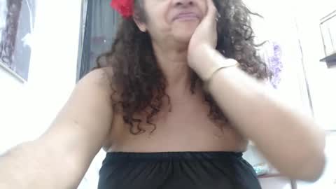 Snapshot of horny_mommy17 chatting on January 2, 2:35 pm armina online show from January 2, 2:35 pm