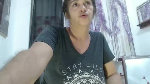 Snapshot of horny_mommy17 chatting on January 9, 11:24 pm armina online show from January 9, 11:24 pm