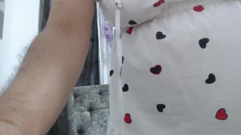 Snapshot of horny_mommy17 chatting on January 18, 1:30 am armina online show from January 18, 1:30 am