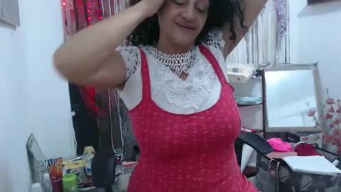 Snapshot of horny_mommy17 chatting on February 3, 5:14 pm armina online show from February 3, 5:14 pm