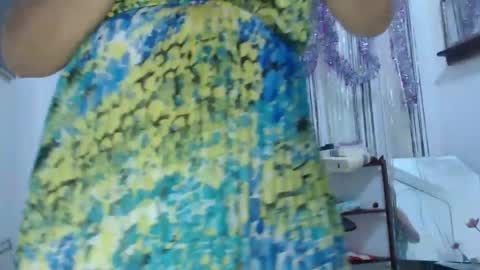 Snapshot of horny_mommy17 chatting on February 10, 12:19 am armina online show from February 10, 12:19 am