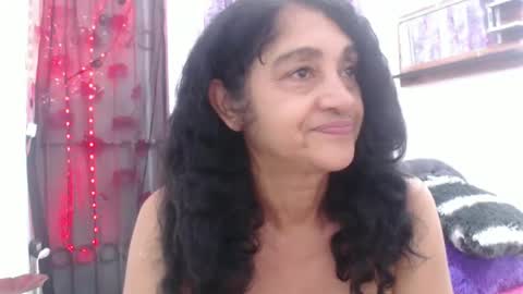 Snapshot of horny_mommy17 chatting on March 7, 6:11 pm armina online show from March 7, 6:11 pm